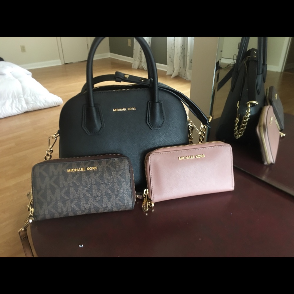 Michael kors purse/wallets